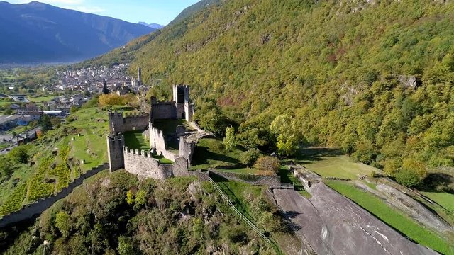 
Aerial 4K - Grosio - Valtellina (IT) - Castello - Parco delle incisioni Rupestri 