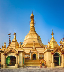 Naklejka premium Sule Pagoda in Yangon.