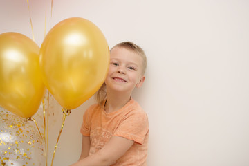 Fototapeta na wymiar little boy with balloons white and gold color