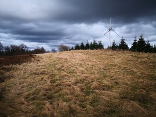 Landschaft
 im frühen Frühling nach dem Schneefall
