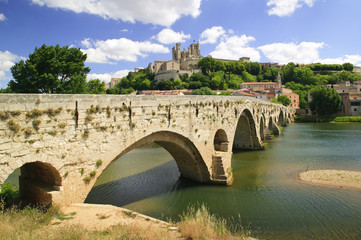 Fototapeta na wymiar Pont Vieux River Orb Cathedrale St Nazaire Beziers Herault Languedoc Roussillon France