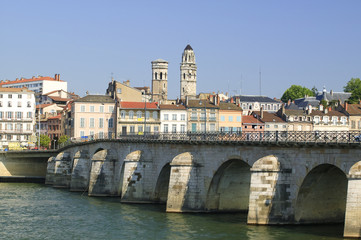 Obraz premium Saône River and Pont St Laurent at Mâcon Saône et Loire Bourgogne France