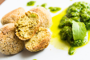 Polpette di ceci e pesto, chickpea balls and pesto sauce, Vegetarian Food
