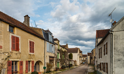 Obraz premium Old medieval houses on the cobbled street in ancient french village Noyers
