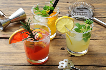 bevanda alcolica con limone arancia e pompelmo