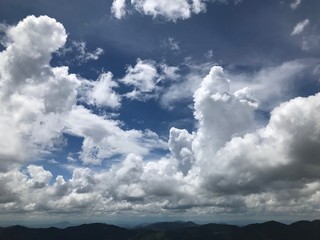 Fototapeta premium Nuvens entre o Sol