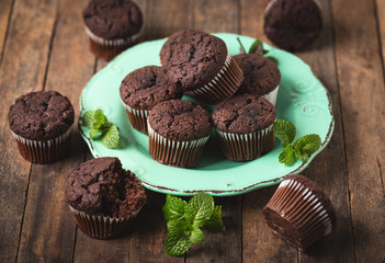 Chocolate muffins with mint 