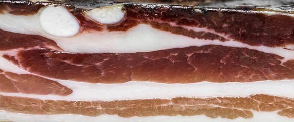 Schinkenspeck im Querschnitt