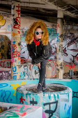 Fillette dans un bâtiment abandonné Urbex