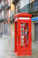 cabina de teléfono roja oporto 4M0A8614-f18