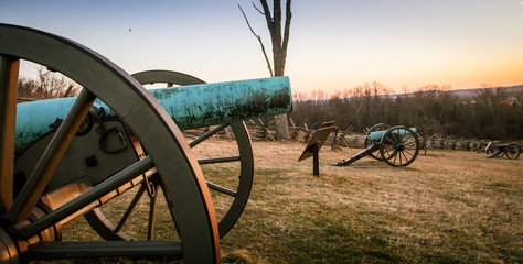 cannon at Gettysburg at sunrise
 - obrazy, fototapety, plakaty