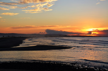 Fototapeta na wymiar Sunset in a New Zealand surf spot on the Bay of Plenty