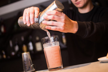 alcoholic drink is pours