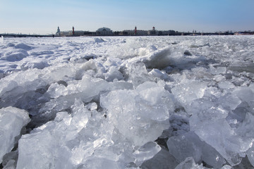 Obraz premium Saint-Petersburg. The ice on the Neva. View of the fortress from the ice on the Neva river on the spit of Vasilievsky island.