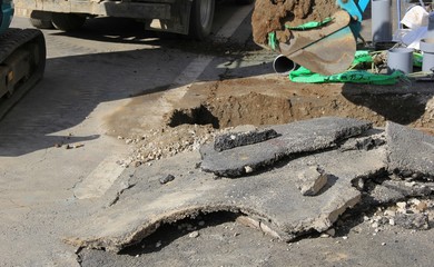 地下工事のために剥がれた舗装(埼玉県)