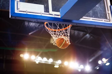 Fotobehang scoring during basketball game - ball going through hoop © Melinda Nagy