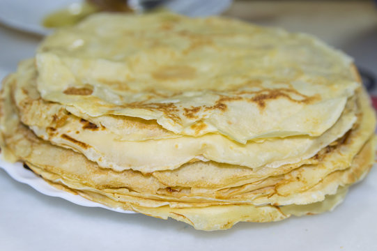Plato de filloas gallegas.