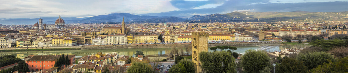 Fototapeta na wymiar Beautiful view of Florence old town from Piazzale Michelangelo at sunset. Tuscany, Italy.