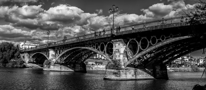 Puente de Triana en Sevilla
