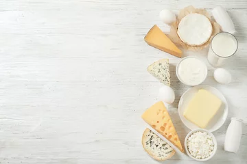 Crédence de cuisine en verre imprimé Produits laitiers Fresh dairy products and eggs on wooden background