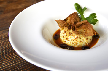 bundle made of french crepe