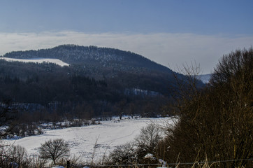 zimowa panorama wzgórz 