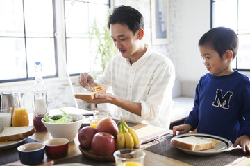 父と息子の昼食。