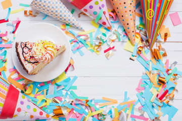 Obraz premium birthday cake and decoration on white wooden background