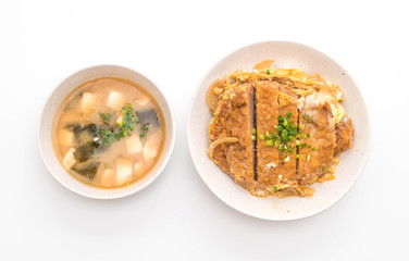 fried pork cutlet rice bowl (Katsudon)