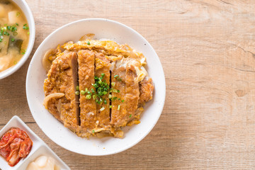 fried pork cutlet rice bowl (Katsudon)