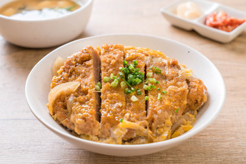 fried pork cutlet rice bowl (Katsudon)