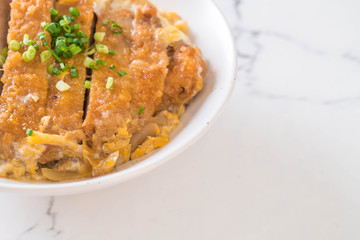 fried pork cutlet rice bowl (Katsudon)