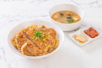 fried pork cutlet rice bowl (Katsudon)