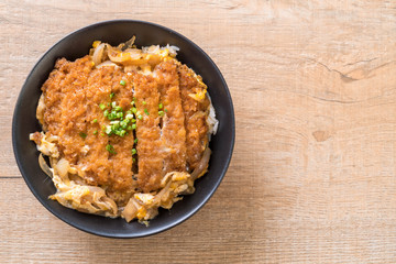 fried pork cutlet rice bowl (Katsudon)