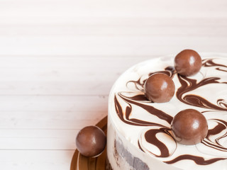 Delicious easy ice cream cake with chocolate on a light background