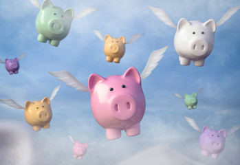 fliegende Sparschweine blauer Himmel