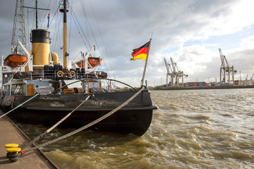 Eisbrecher im Hafen 