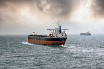 Obraz premium cargo en plein mer