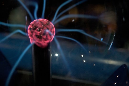 Van der Graaf generator. Electricity. Lightning. Static. Glass boll.