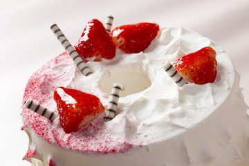 イチゴシフォンケーキ