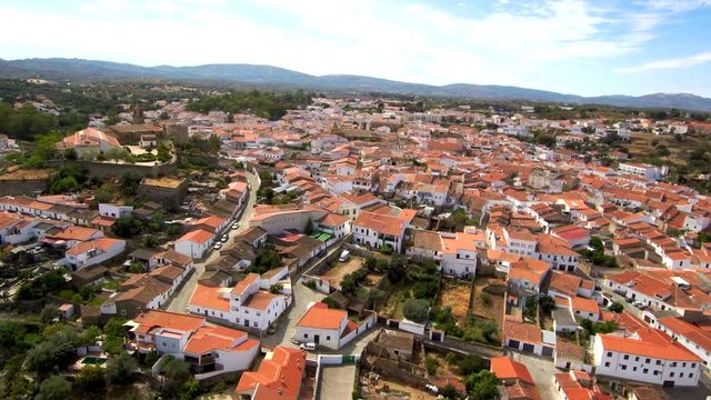Dron en Valencia de Alcántara, localidad de Cáceres, en Extremadura (España) que comprende pedanías como Alcorneo, El Pino o Las Huertas de Cansa. Video aereo con Drone