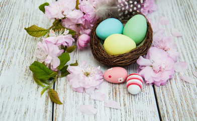 Fototapeta na wymiar Easter eggs and sakura blossom