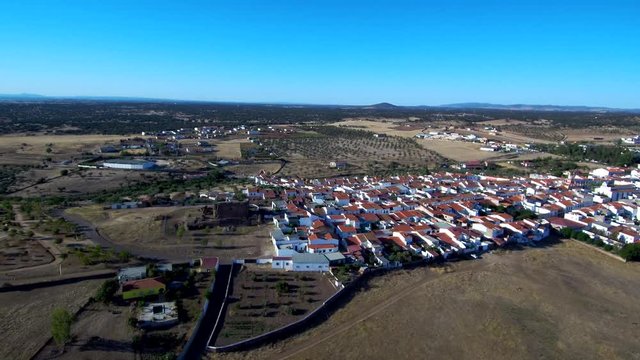 Drone en Villanueva del Fresno,localidad de Badajoz en Extremadura (España) junto a la frontera con Portugal. Video aereo con Dron