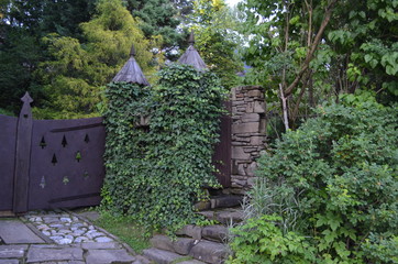 Tajemniczy ogród, zielone wejscie, brama