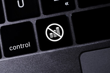 clavier d'ordinateur avec des icônes argent