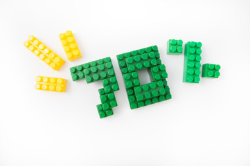 Naklejka premium Numbers from colored cubes on a white background, discounts