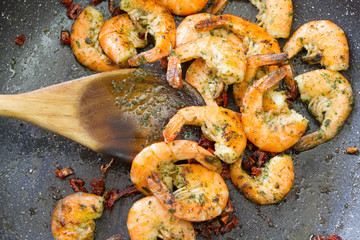 cuisson de queues de crevettes