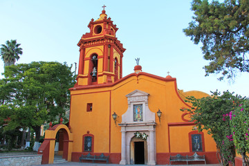 Fototapeta na wymiar La Parroquia de San Sebastian en el Pueblo de Bernal Mexico