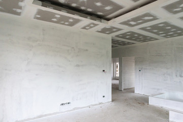 Empty room interior with gypsum board ceiling at construction site