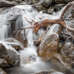 Wasserfall am Zerfreilasee / Valser Tal / Graub&uuml;nen in der Schweiz